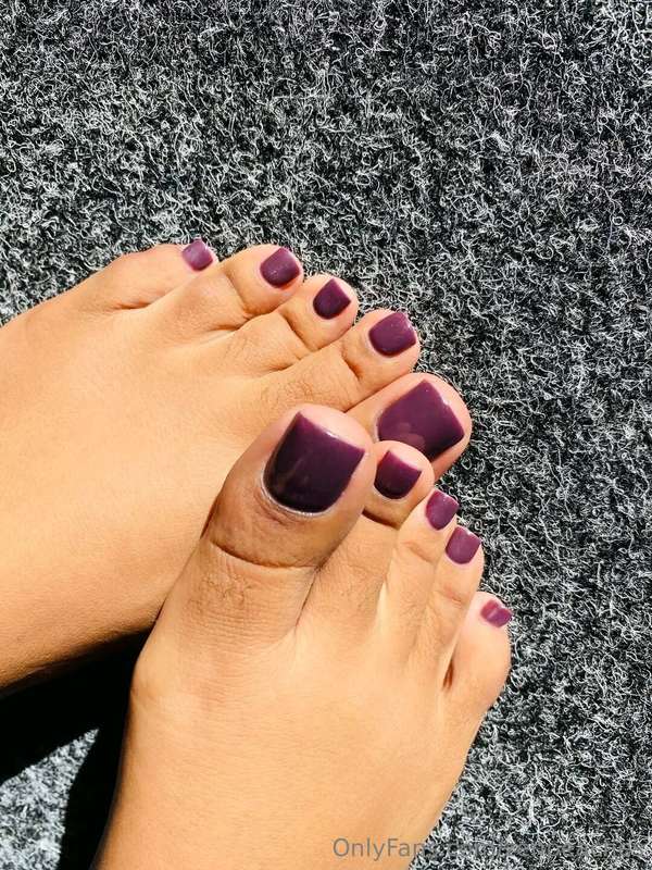 If you suck my toes well enough I’ll let you kiss my fat tit..