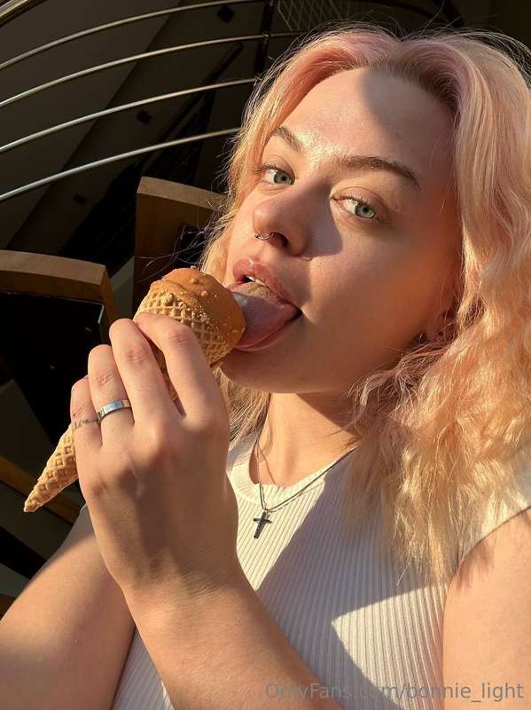 Cool me down... or I'll melt you down...🍦What flavor of ice ..