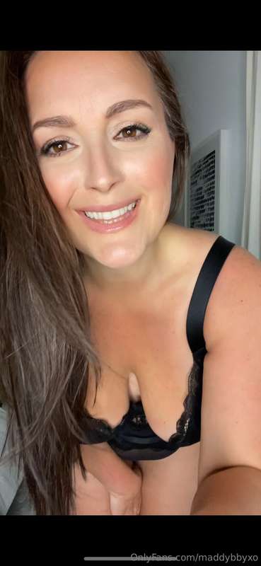 i bundled up sum of my super hot pussy play pics + vids just..