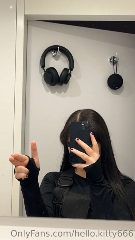 Reminder that any dms with tips get priority 🖤 for now goodn..
