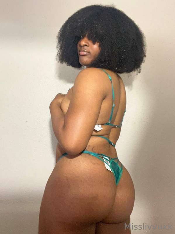 #AD🔥

This horny college slut likes to ✨Fuck✨

@cookiegotcak..