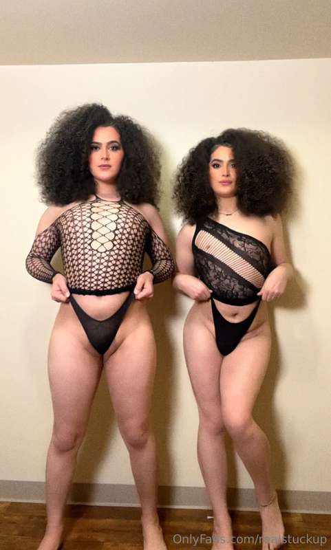 Pussy x 2 👯‍♀️ @angelstuckup