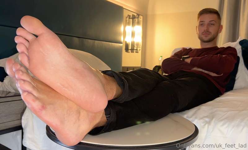 uk_feet_lad