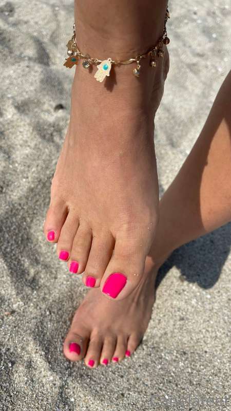 canelafeet1 image #0