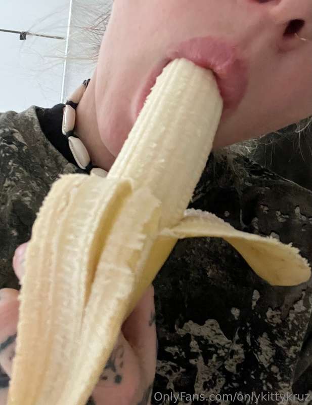 Good morning sunshine 🌞 just eating my breakfast 🍌 🍌🍌