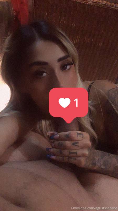 En una hora van a tener mi video chupandola toda 🤭 me vuelve..