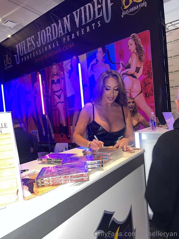 Photo 157 of Richelle Ryan on Tocromo