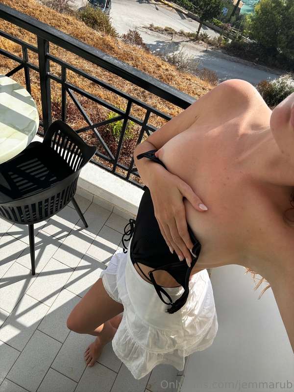 I’m actually getting a tan !! yay 😋