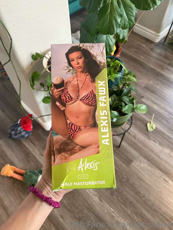 Photo 10 of Alexis Fawx on Tocromo