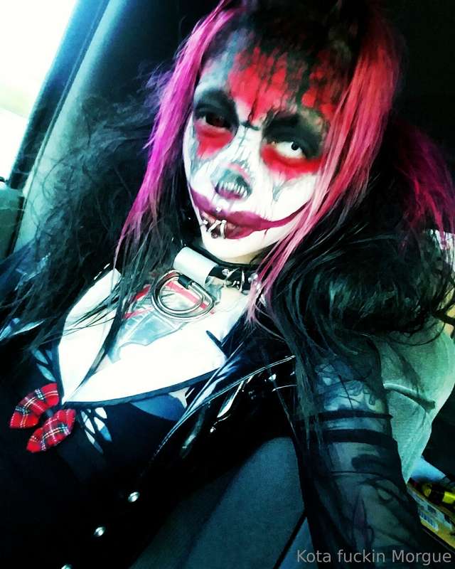 My days clownin around ;)

I got discharged from the hospita..