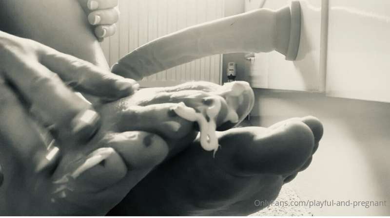 playful-and-pregnant