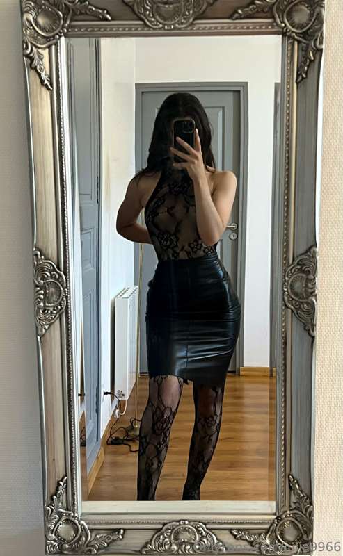 Let me be your hot coworker 😈