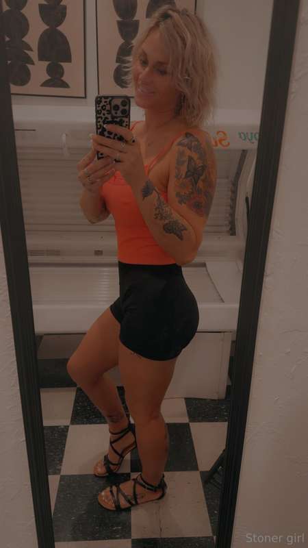 @daniigirl86 cum see me for hot content !!!! 