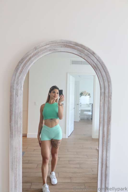 Mirror selfie queen 😜