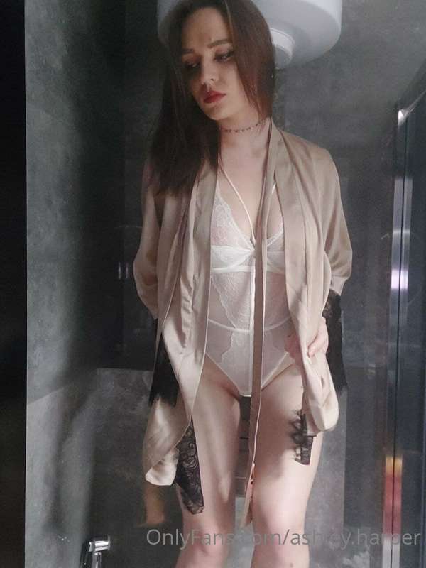 I am horny you should help me😈