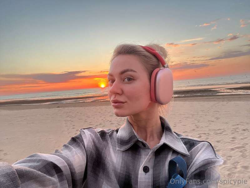 The sun is going down☀️but the fun never ends💞