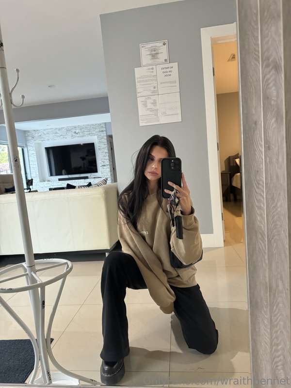 Mirror pic, anyone? 😊