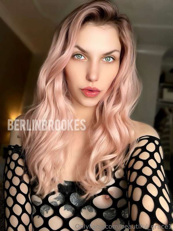 #advertisement SMASH OR PASS THIS BRITISH SLUT? 𝗡𝗢 𝗣𝗣𝗩 𝗦𝗔𝗟𝗘 ..