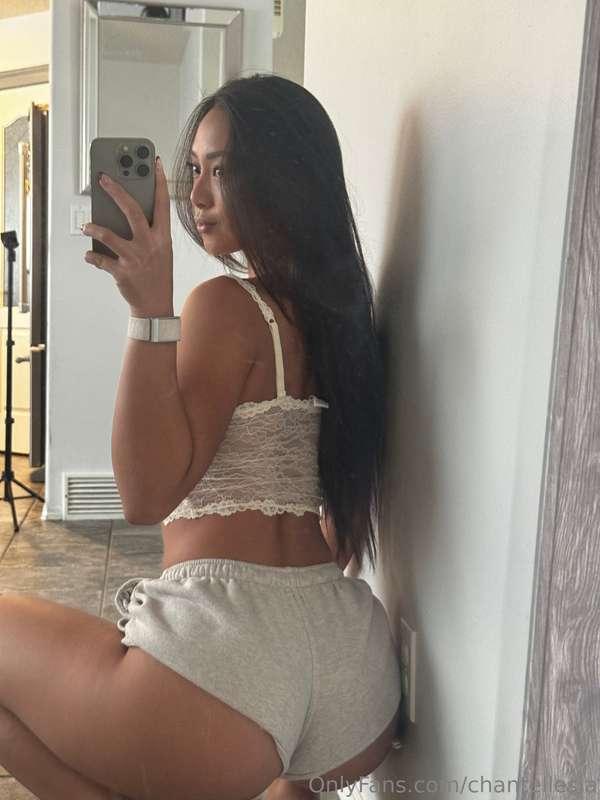 this pose is all tease, no apologies 😝