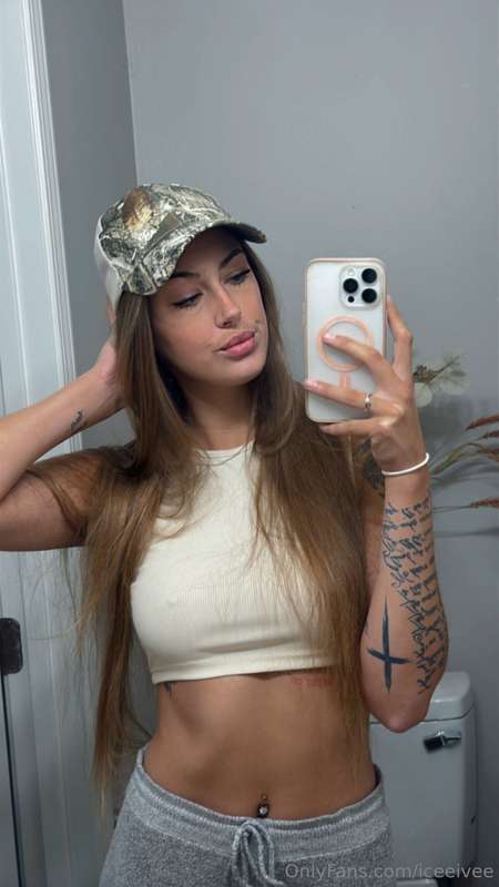 Got my page back up & running 😇 will be live tn @ 6 pm pst/9..