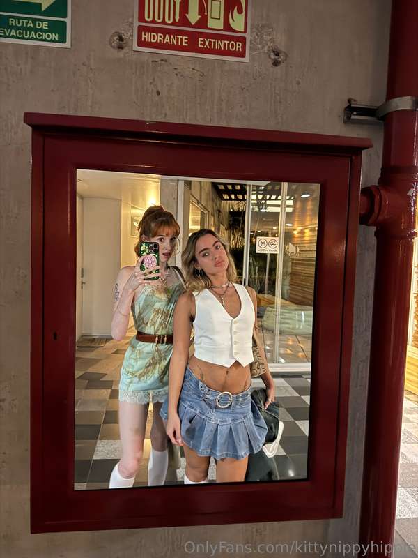 Follow my bestie ➡️ @tabnaya  彡☆ she's a petite persian 5’4 ..
