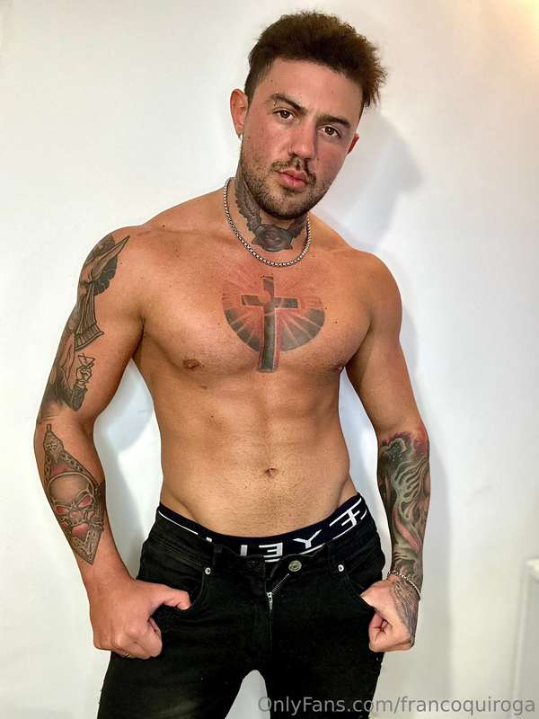 I love how I dress black jeans, do you? 😛