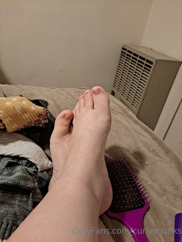Anyone like feet? 😧🥳