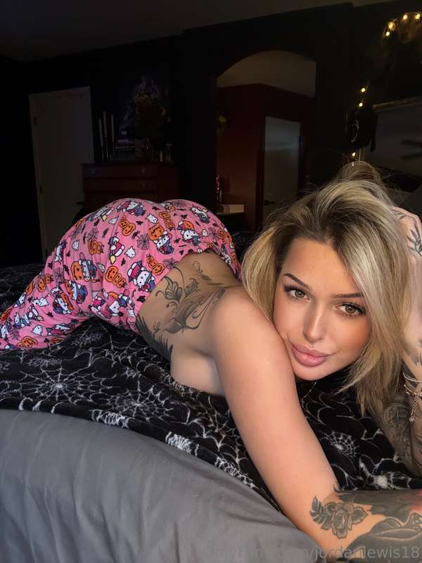 ❤️‍🔥BACK SHOTS 🍑 getting my pussy stretched out in doggy by ..