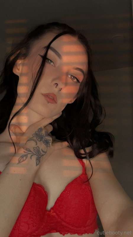 Come play with your new fav gamer girl 😍🔥#ad 😝🥵 her account ..