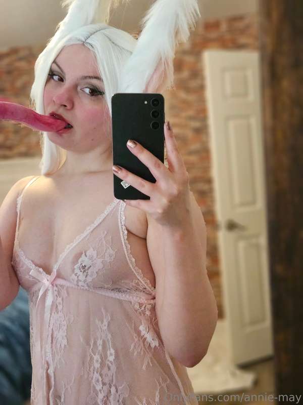 Mirko take a tongue dildo and vibrator to her pussy 😝