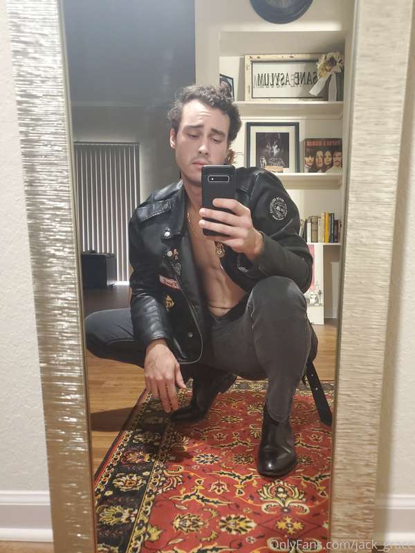Thought I'd show off my favorite outfit. Who wants to go for..