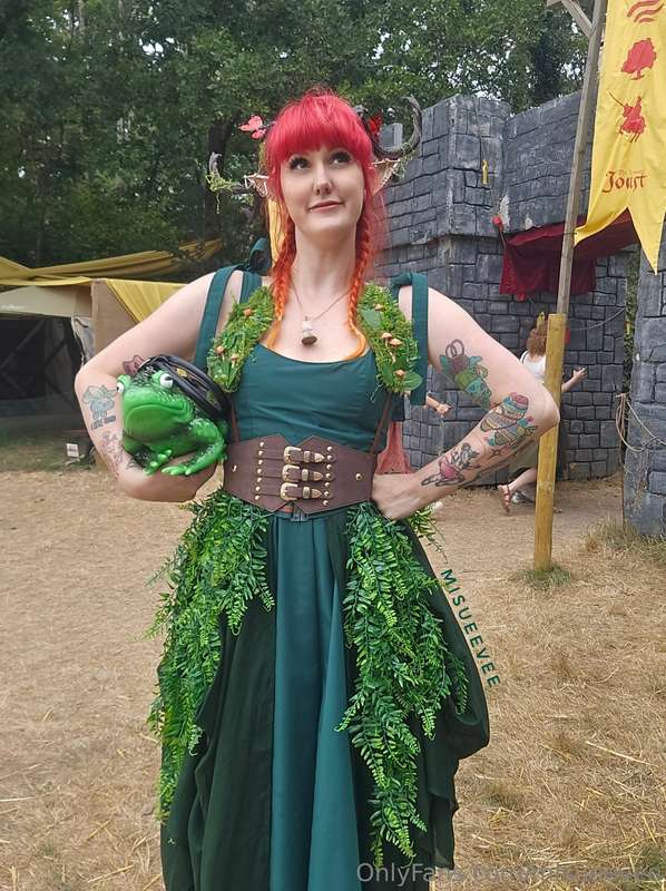 Half fae queen, half garden centre display, fully ready to h..