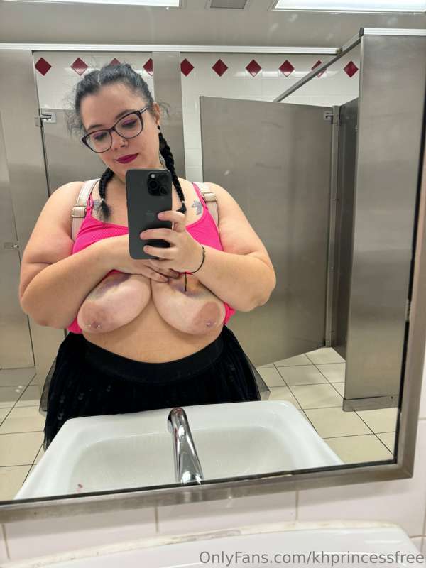 It’s been a minute….titty pics @ target 🎯🥵. Show me some lov..