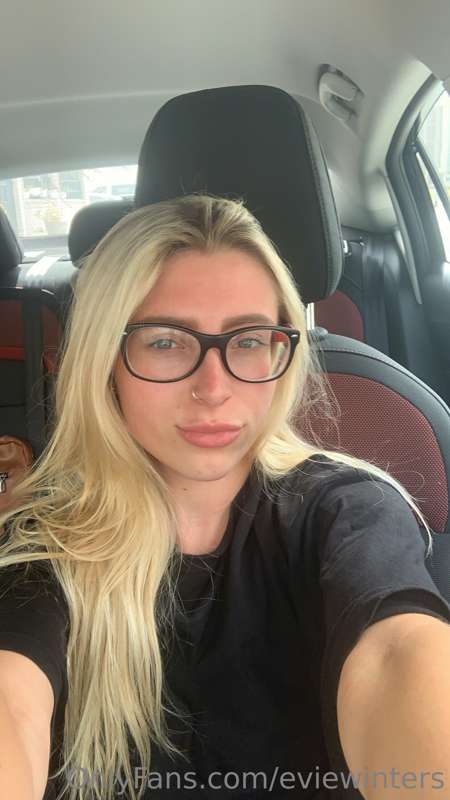 Just a cheeky car selfie for you all!!🤭

I wish I could show..