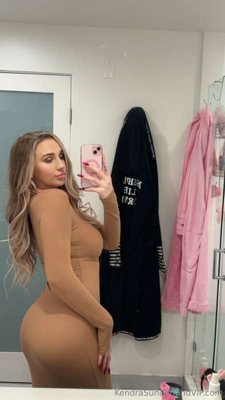Photo 421 of Kendra Sunderland on Tocromo