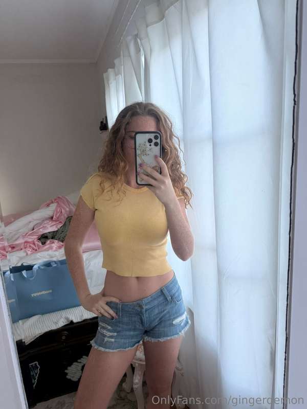 500 likes and i'll remove the top for ya (naughty boys only)