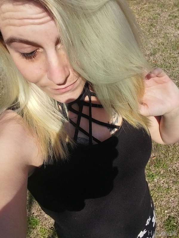 Anyone up for some late night fun? Dm me :) Send me a tip an..