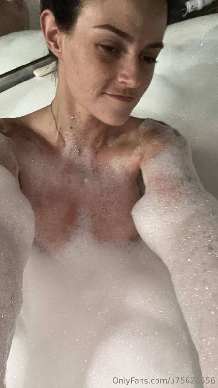 Bath time with the big titties!!!!