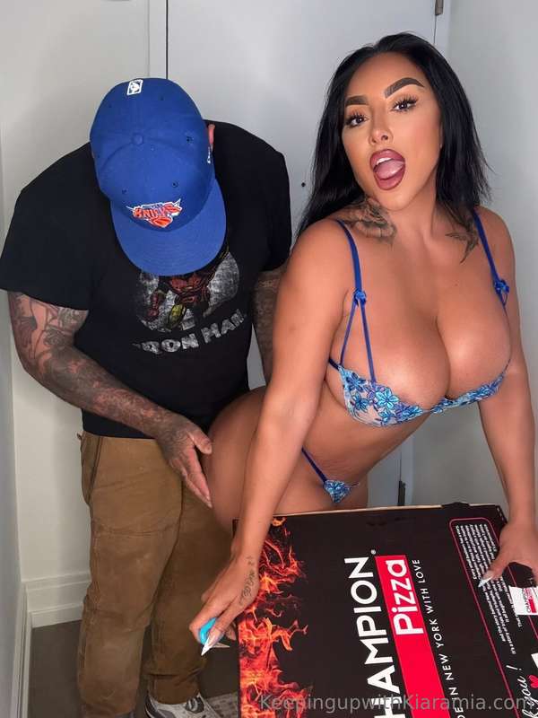 PRESALE NOW 💥 PIZZA ROBBERY FUCK 💥No cash for the pizza… so ..