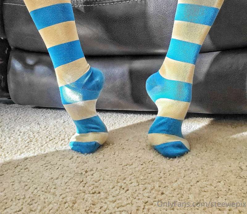High arches and knee socks on this chilly Tuesday morning. 🥰