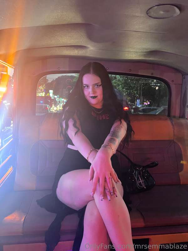 I look so hot I wanna fuck a clone of myself 😂 