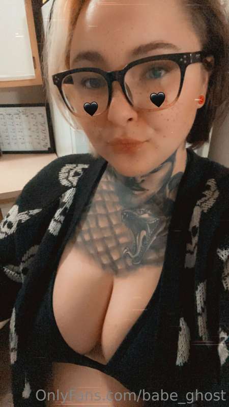 Going to the pool today 🖤