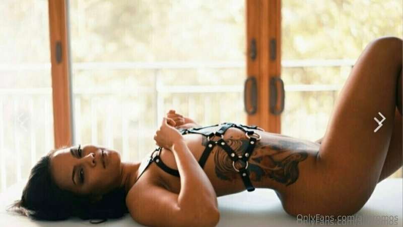 Check Out @athenaslife 👀 💋 Looks like I got your attention, ..