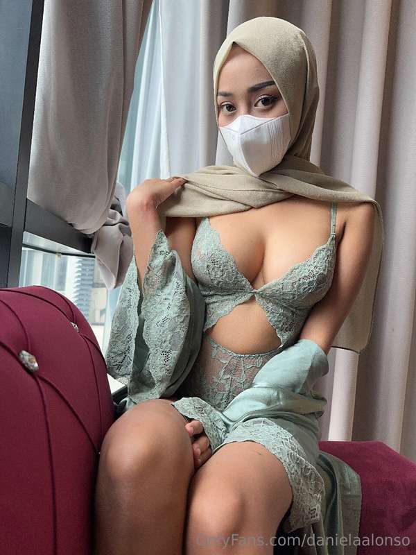 Secret nympho @syakhalifah is super horny and wants to disco..