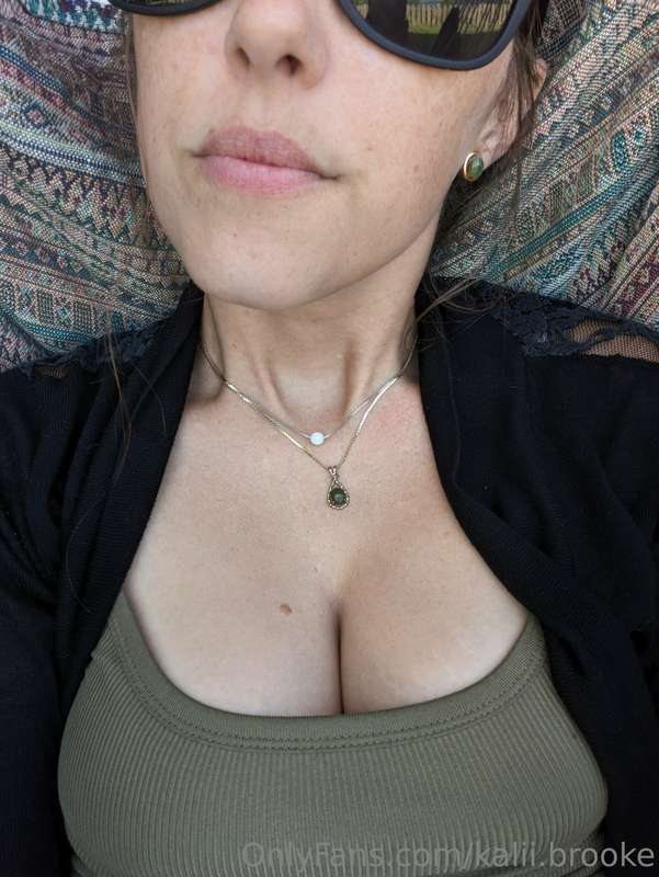 Message me daddy, let's get dirty.
Tip for more.