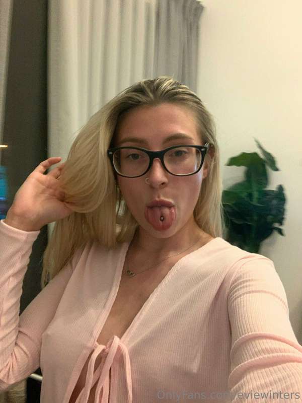 I might be addicted to this new pink outfit lol

I wanna kno..