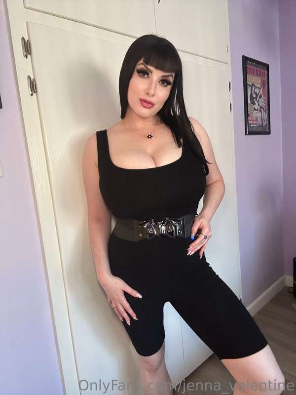 swipe to get my tits out 😊🫣