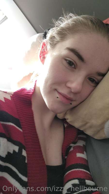 izzy_hellbourne image #0