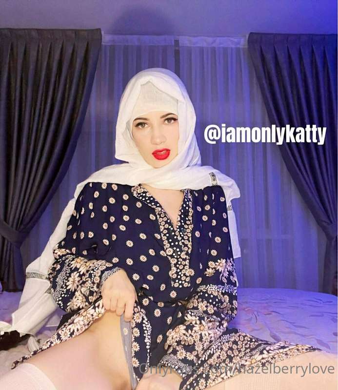 Have you ever in your life seen a cute girl like @iamonlykat..