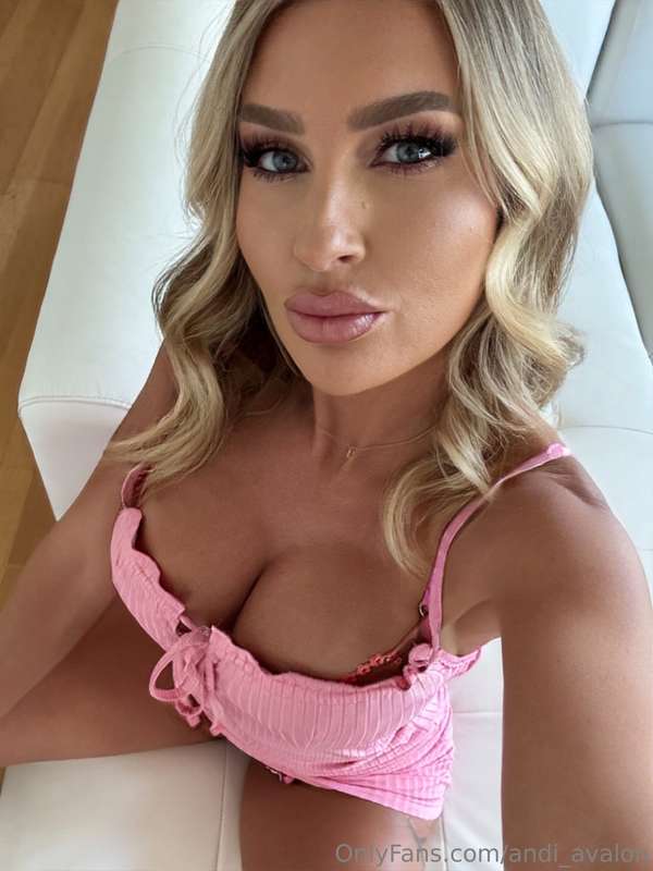 Pink dress.... pink pussy... no pantiesPERFECT combo, right?..